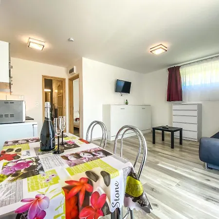 Feda Apartmanhaz * Balatonboglár