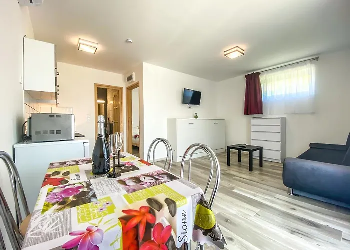 Feda Apartmanhaz * Balatonboglár